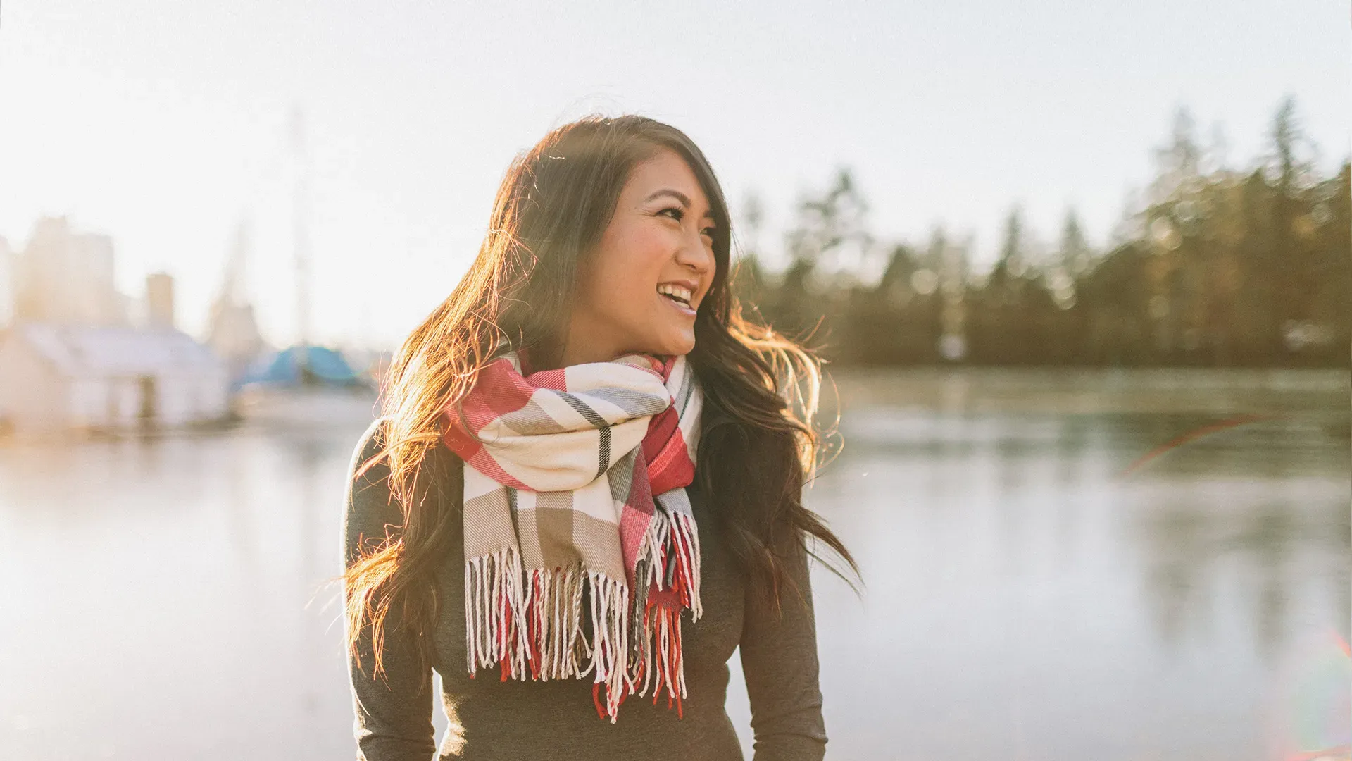 The 11 Best Travel Scarves and Wraps | SmarterTravel